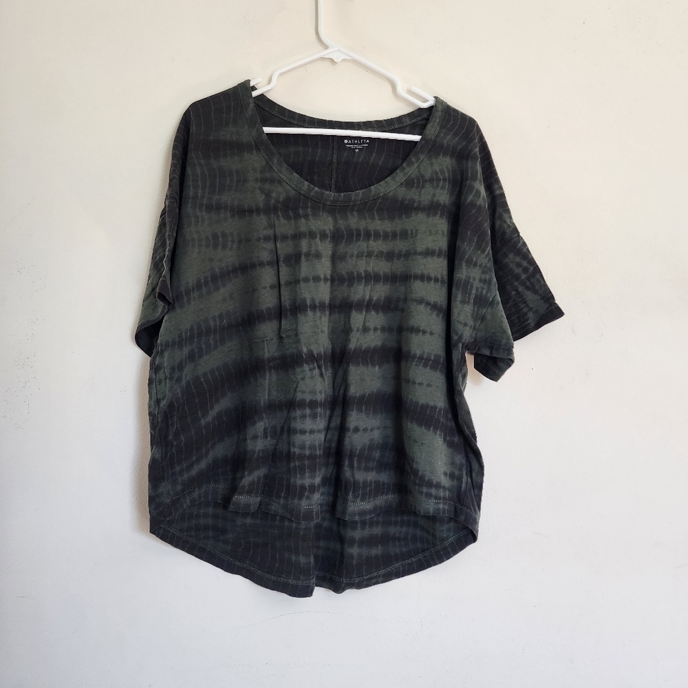 Athleta tie-dye tiger style, curved hem athletic oversized top size medium